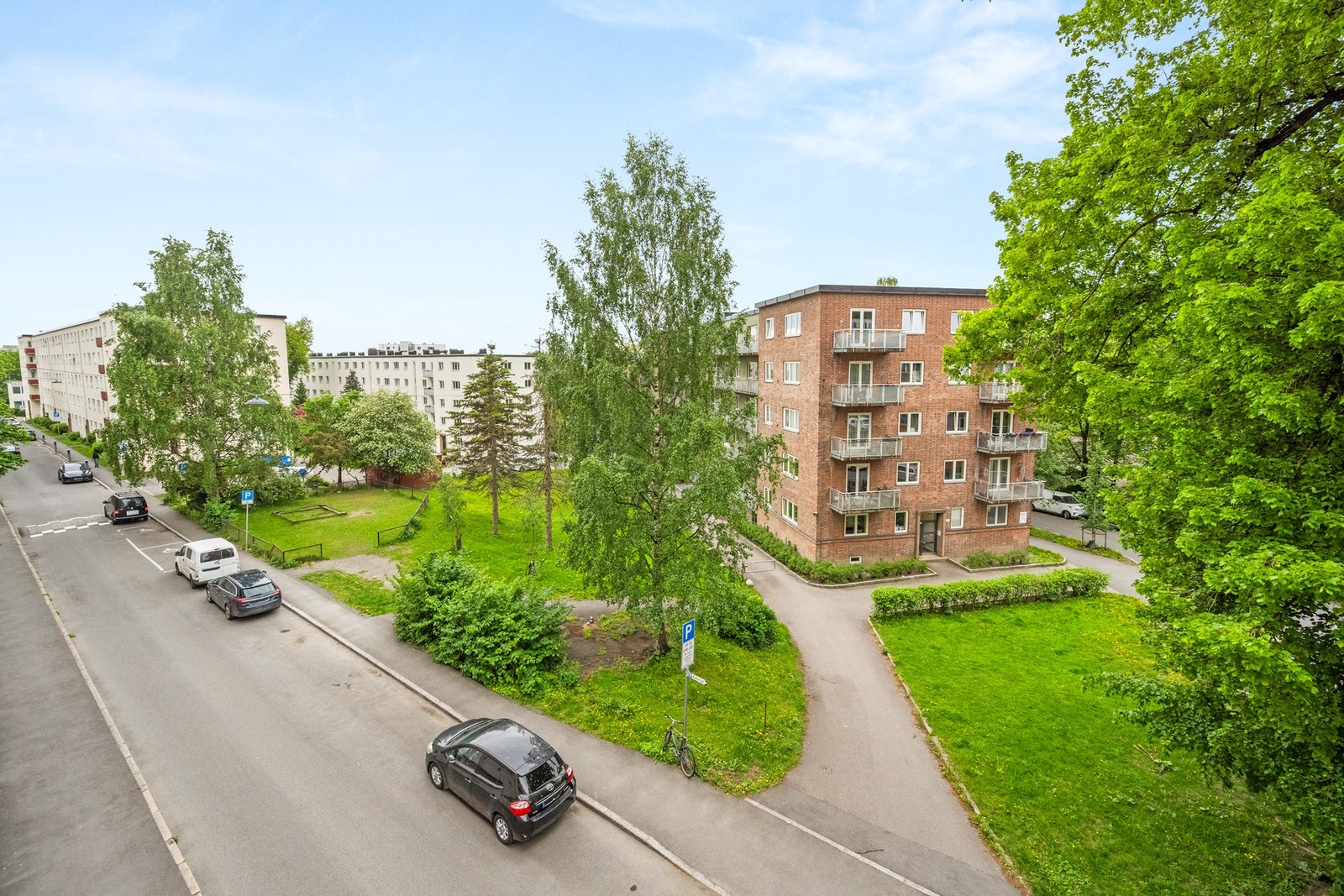 Hele boligen vender ut mot vest, og har mange soltimer som titter inn hver dag. Galleribilde