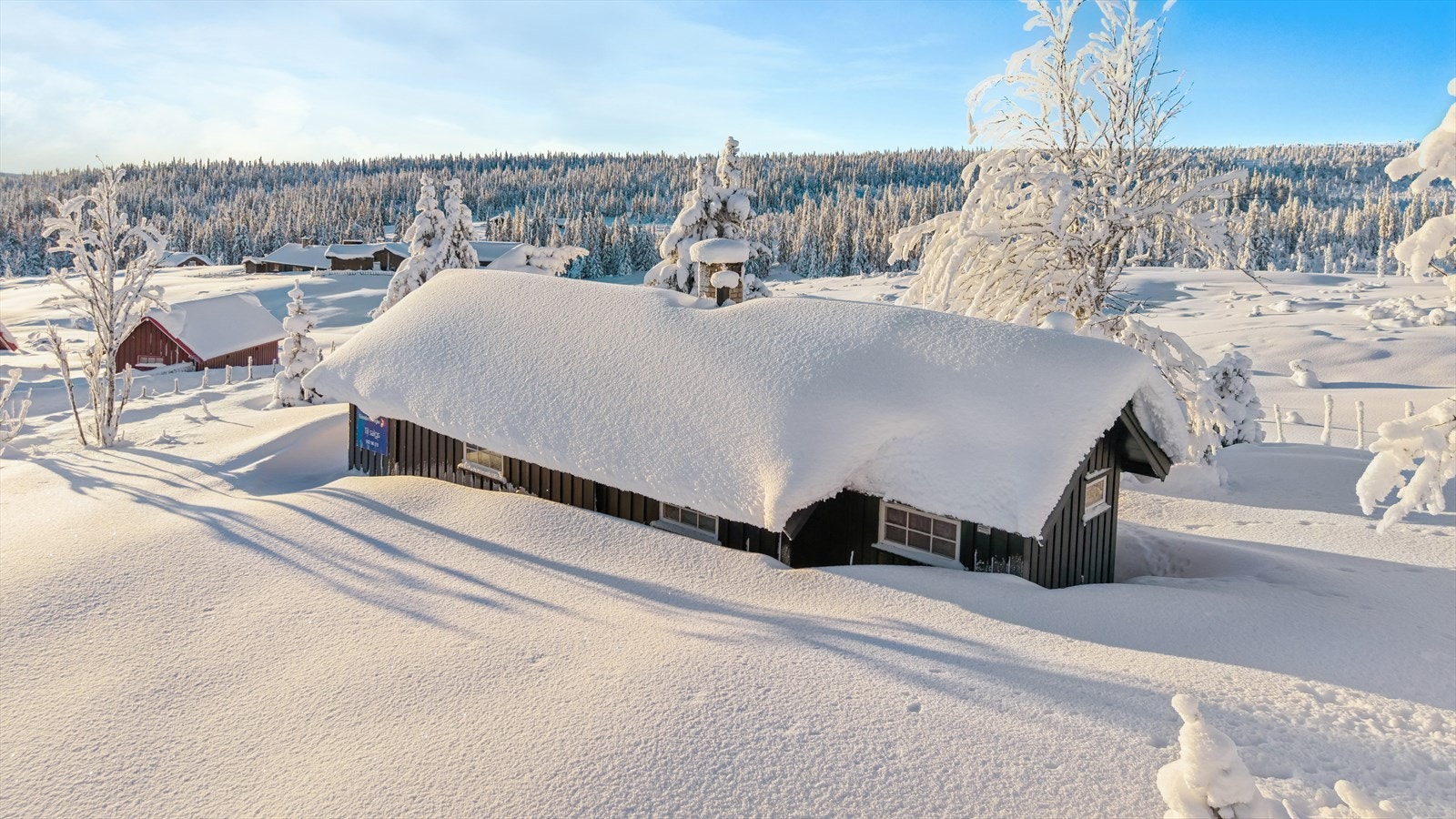 Hytta med utsynet utover setervangen. Galleribilde