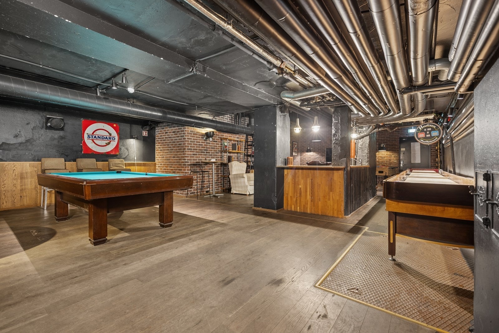 Felles "gamingrom" som kan bookes med blant annet shuffleboard, biljard og dart. Galleribilde