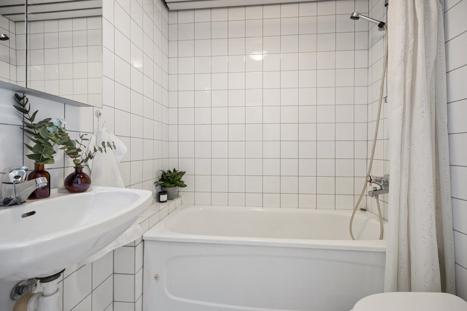 Pent flislagt baderom med varmekabler i gulv. Galleribilde