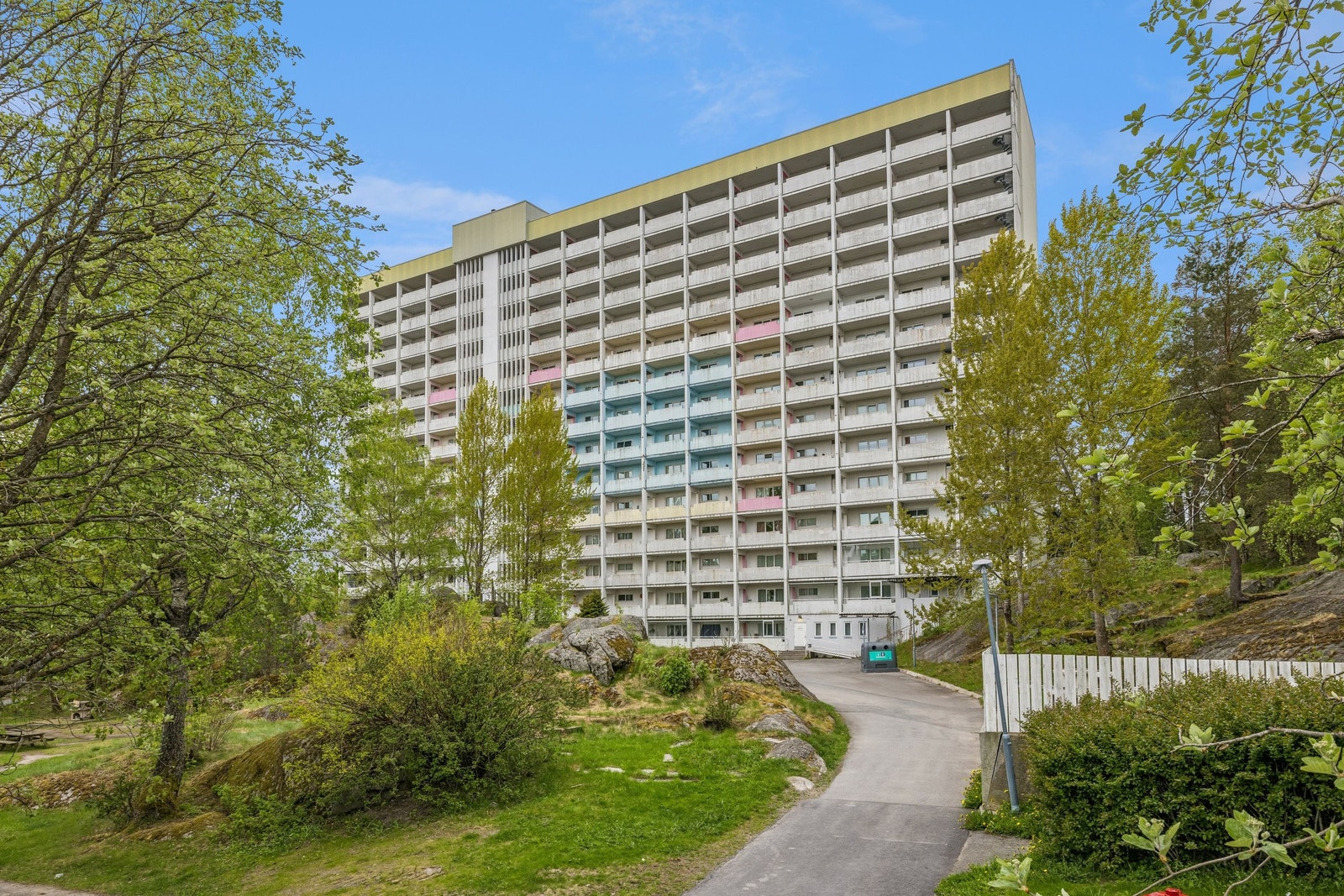 Nå har du muligheten til å sikre deg en av de peneste leilighetene i Skåreråsen 12 til god pris og med mange muligheter Galleribilde