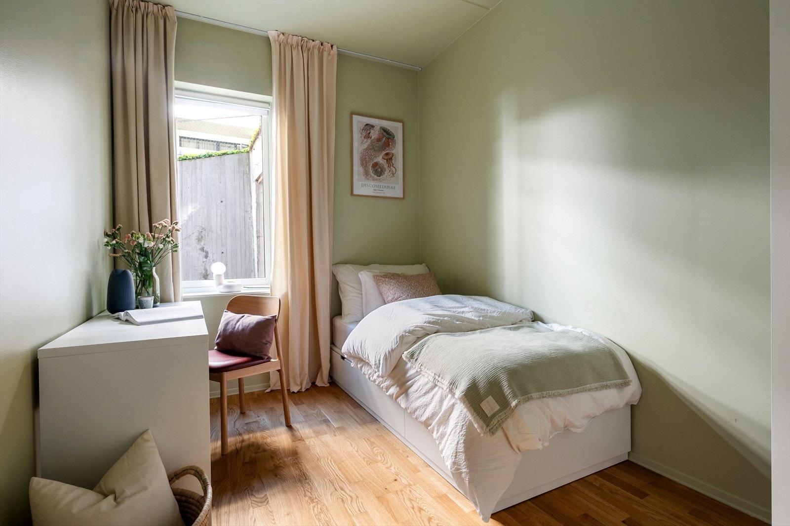 Soverom to egner seg godt til gjesterom, kontor eller barnerom, alt etter eget behov. Galleribilde