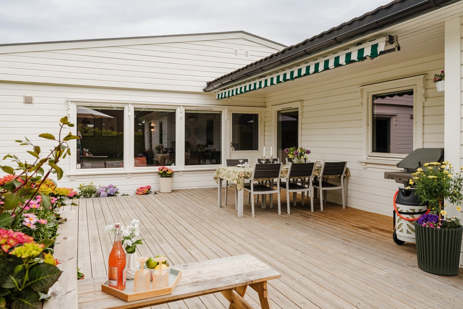 Solrik og romslig terrasse på hele 45 kvm Galleribilde