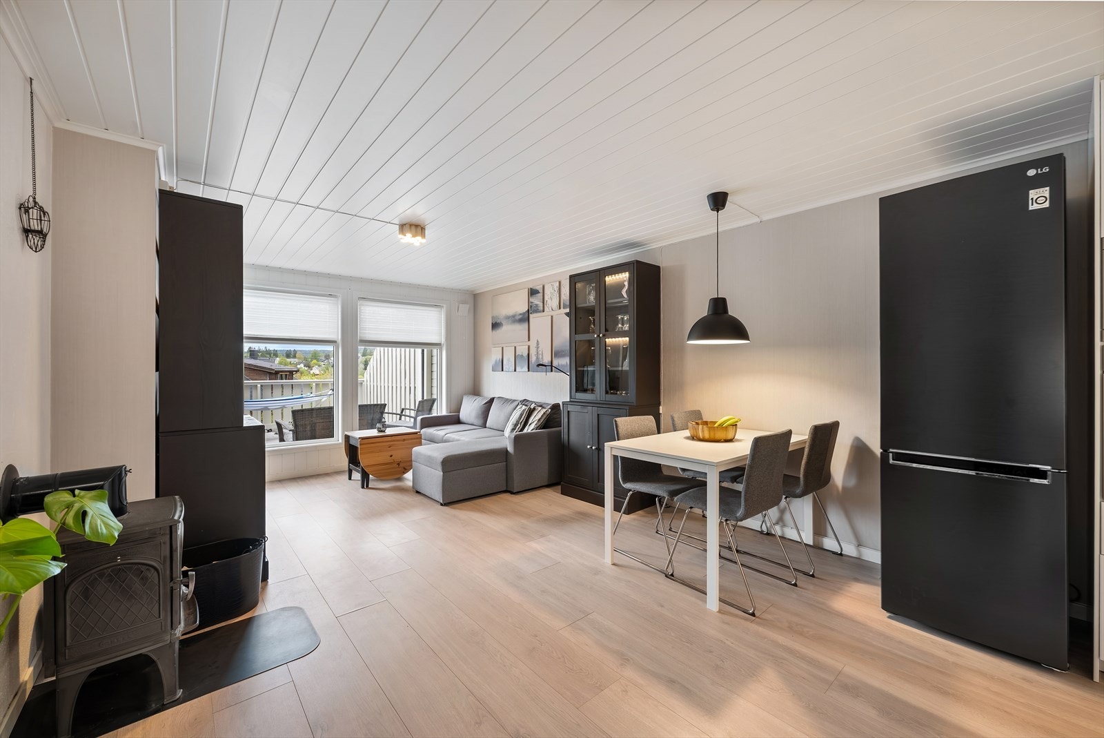 Stuen oppleves som enkel å møblere. Galleribilde