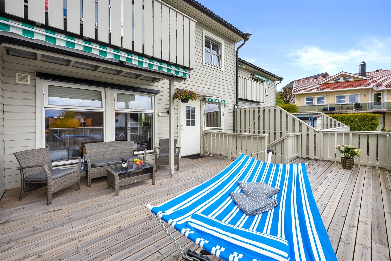 Her ligger alt tilrette for å nyte fine sommerdager- og kvelder. Galleribilde