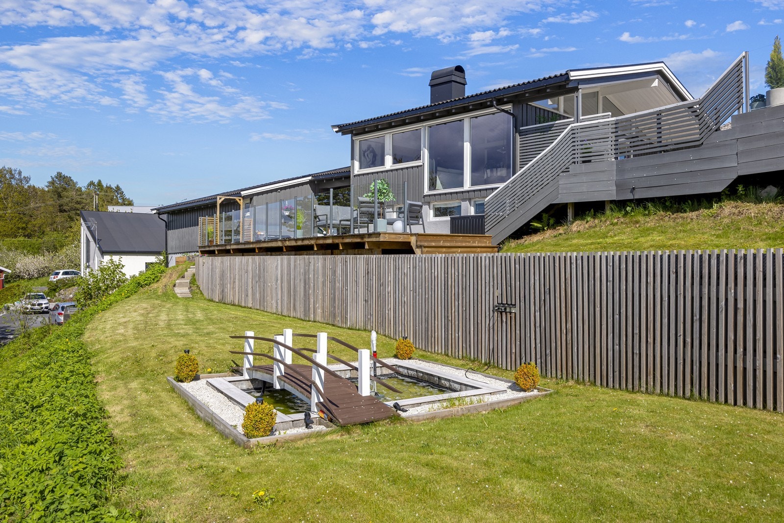 Plen, dam og diverse beplantning. Galleribilde