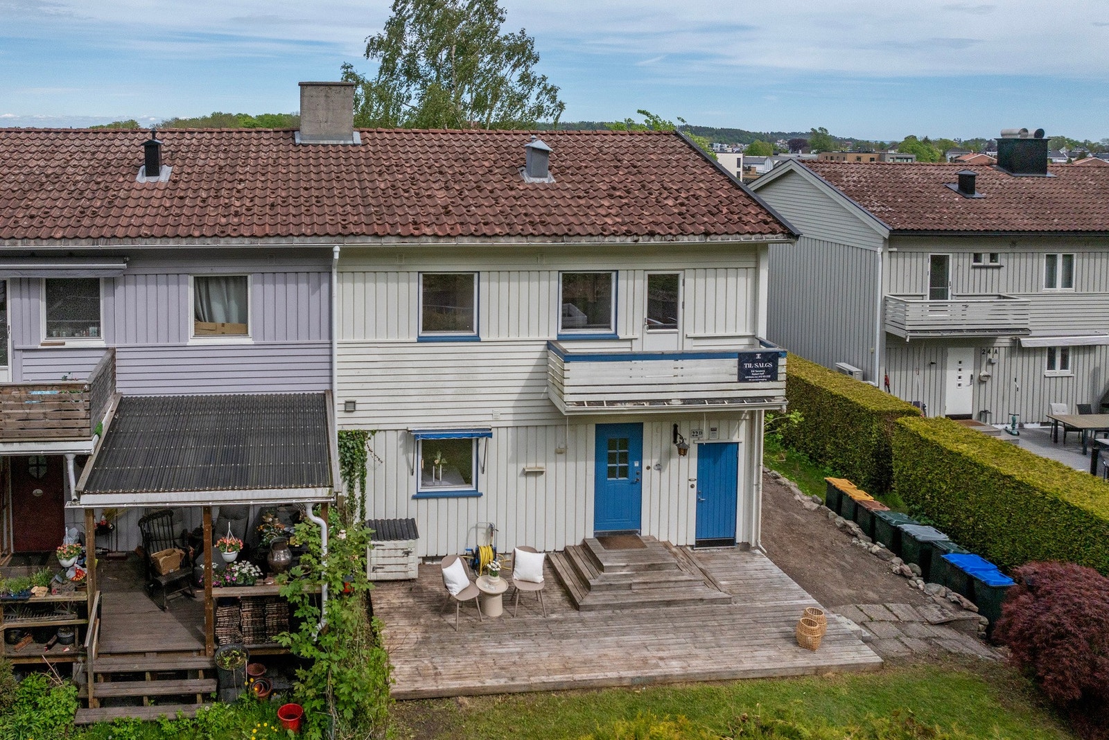 Stor terrasse og balkong gir gode muligheter for å nyte solrike dager. Galleribilde