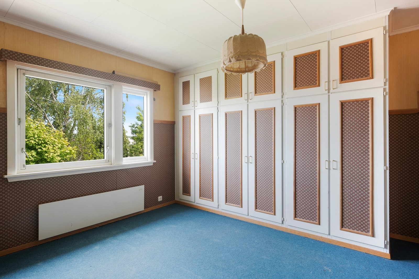 Hovedsoverom med god plass til dobbeltseng og garderobeløsning. Galleribilde