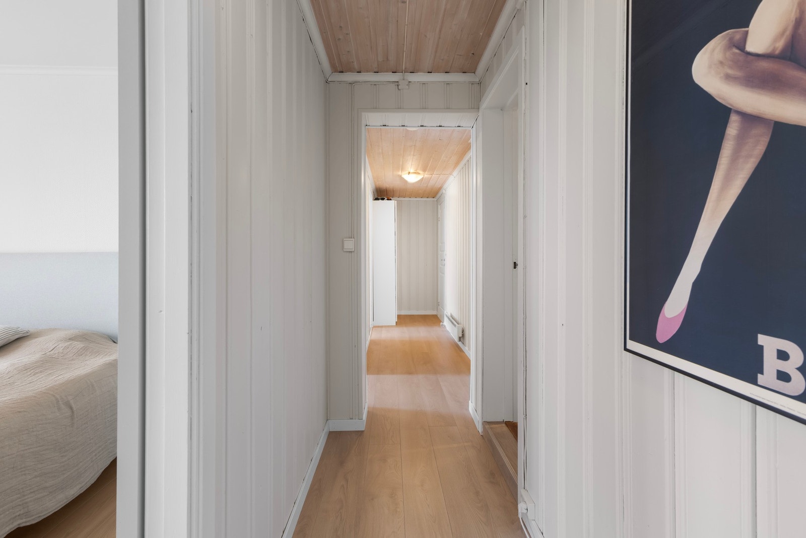 Praktisk gangløsning med forbindelse mellom boligens rom. Galleribilde