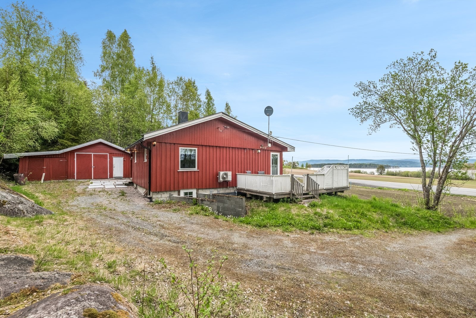 Eiertomt på ca. ett mål med en etablert snuplass ved innkjøringen. Galleribilde