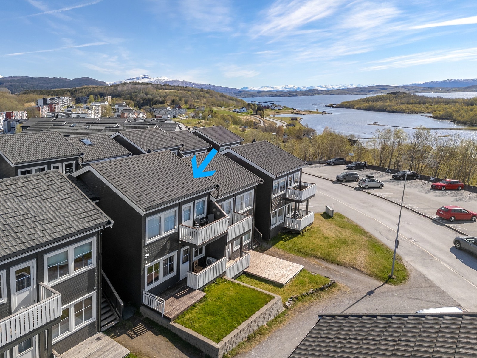 Leiligheten ligger attraktivt til i 2.etasje og har meget gode lys og solforhold. Galleribilde