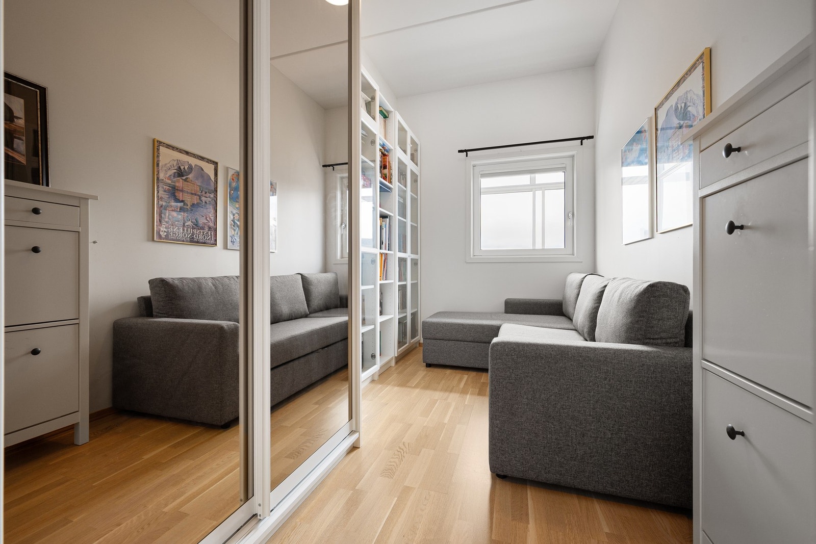 Soverom 2 har også innebygd skyvedørsgarderobe Galleribilde