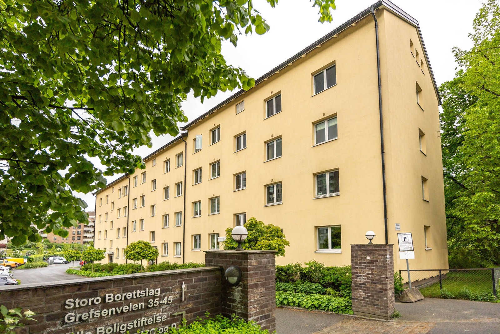 For eksempel kommer Torshov Janitsjar hit hver 17. mai for å spille i bakgården, i tillegg arrangeres det julegrantenning på lekeplassen i adventstiden, hvor det er både korpsmusikk, sang, og en nisse som kommer med godteposer til alle barna. Galleribilde