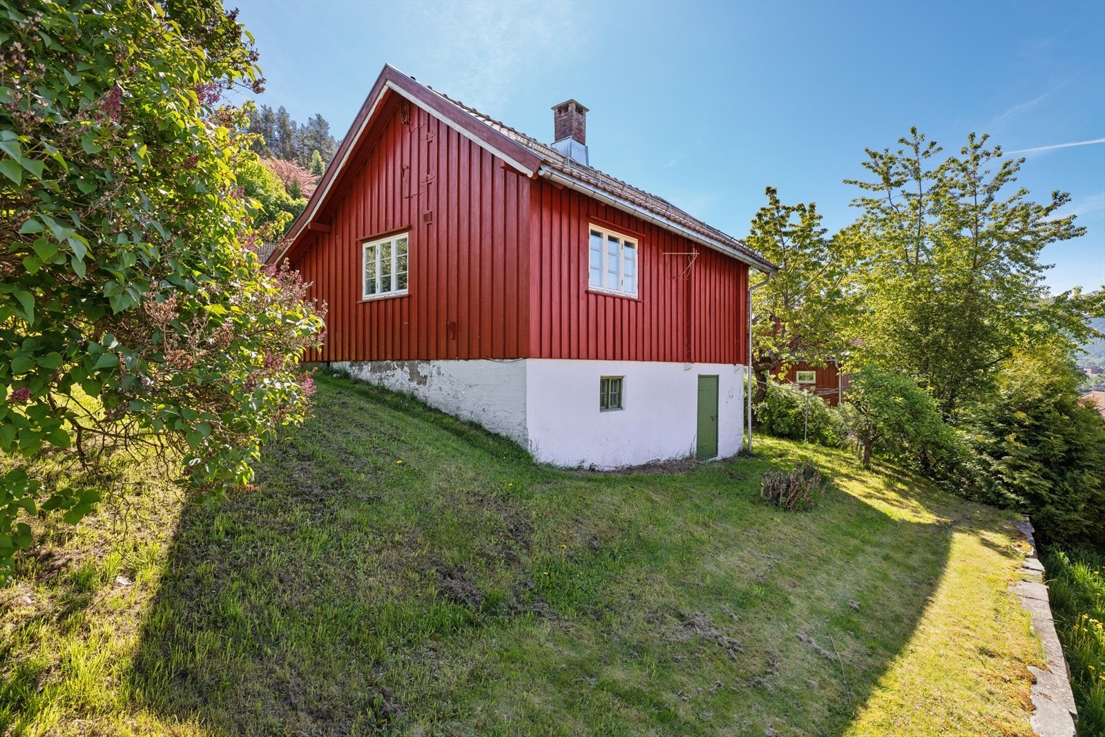 Kanalbyen borettslag, også kjent som Hyttebyen , er et sjarmerende og historisk boligområde bestående av små, opprinnelig like arbeiderboliger. Galleribilde