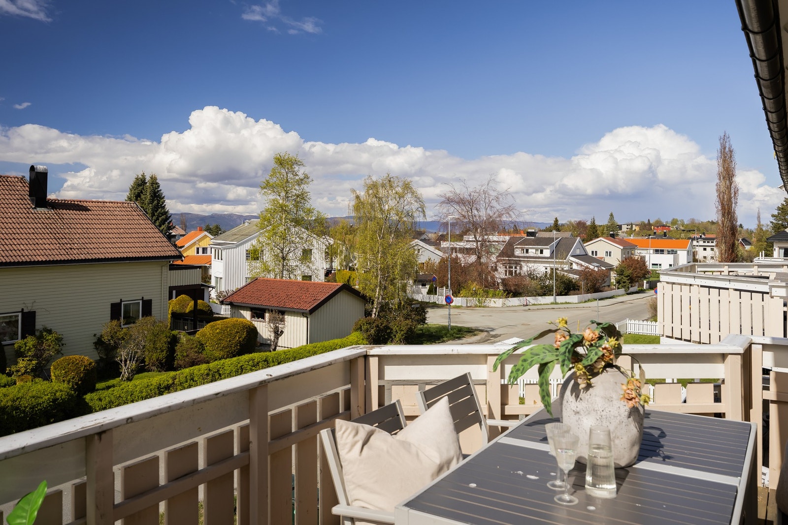Den vestvendte plasseringen gir fantastiske solforhold på sommerstid. Galleribilde