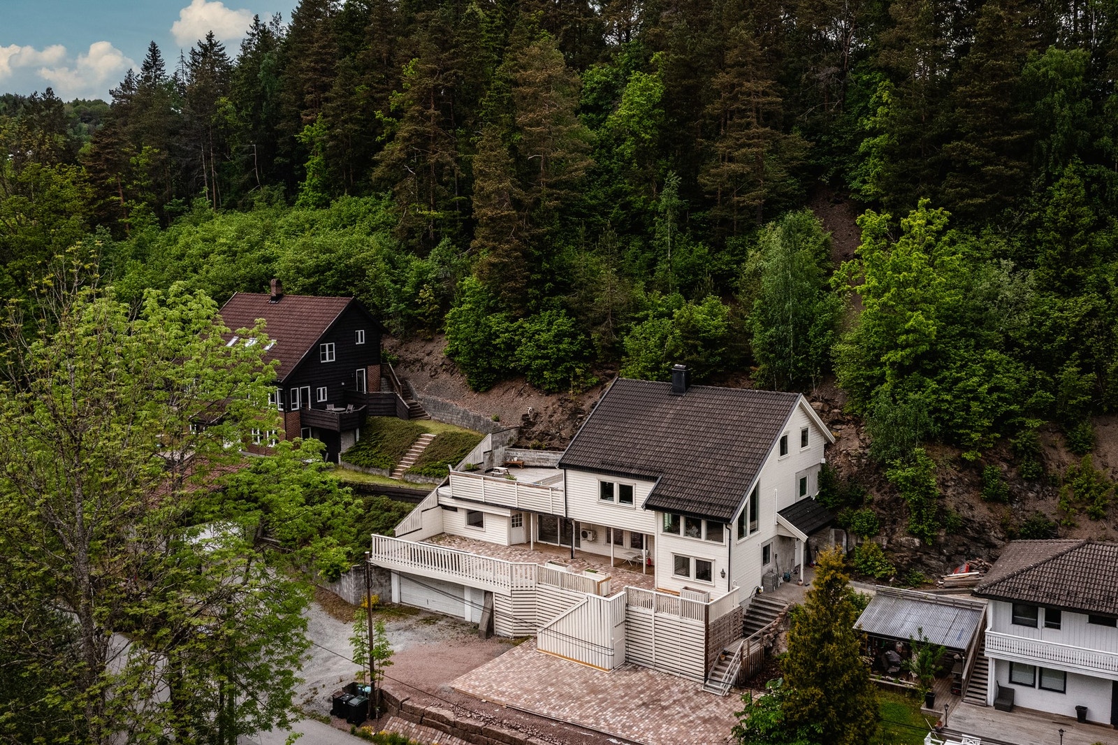 Boligen har nydelige uteplasser. Galleribilde