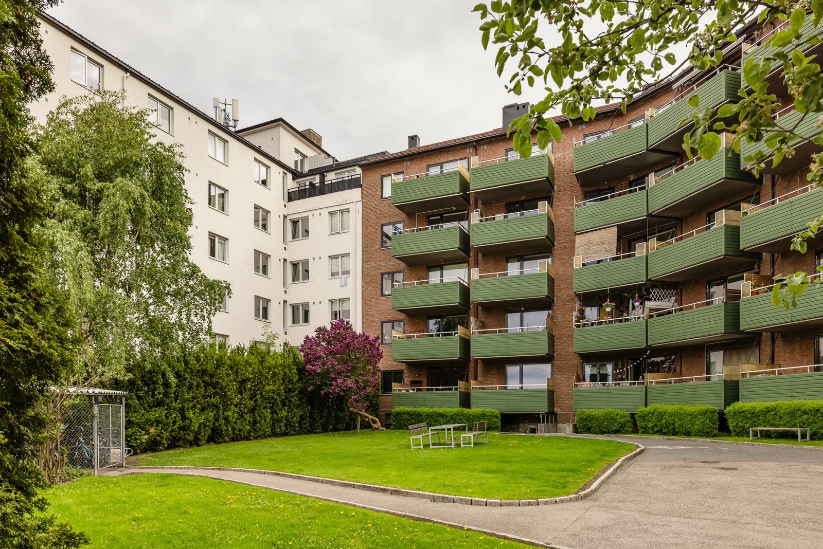 Bakgård. Galleribilde
