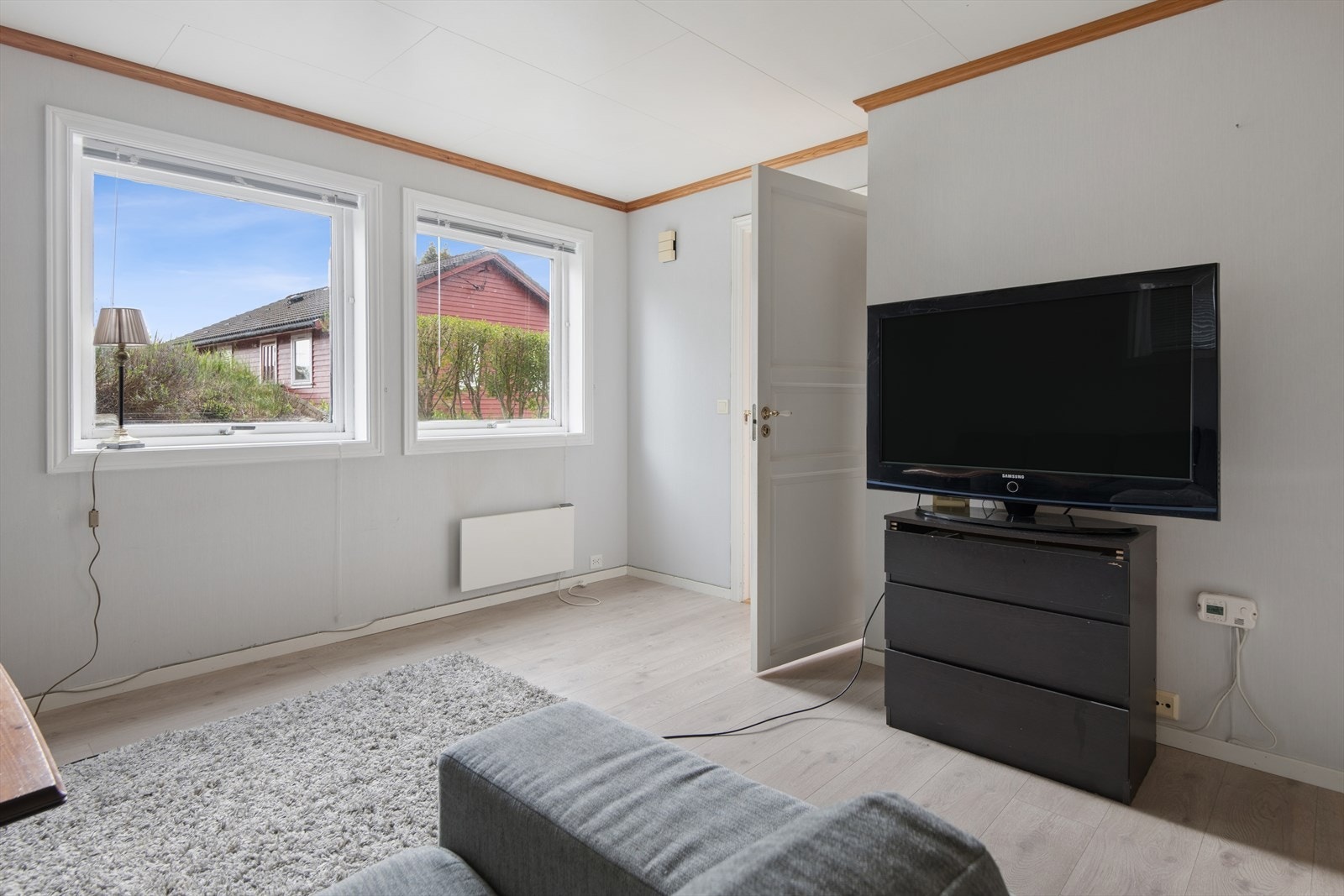 Stuedelen har plass til en sofagruppe og TV-møblement. Galleribilde
