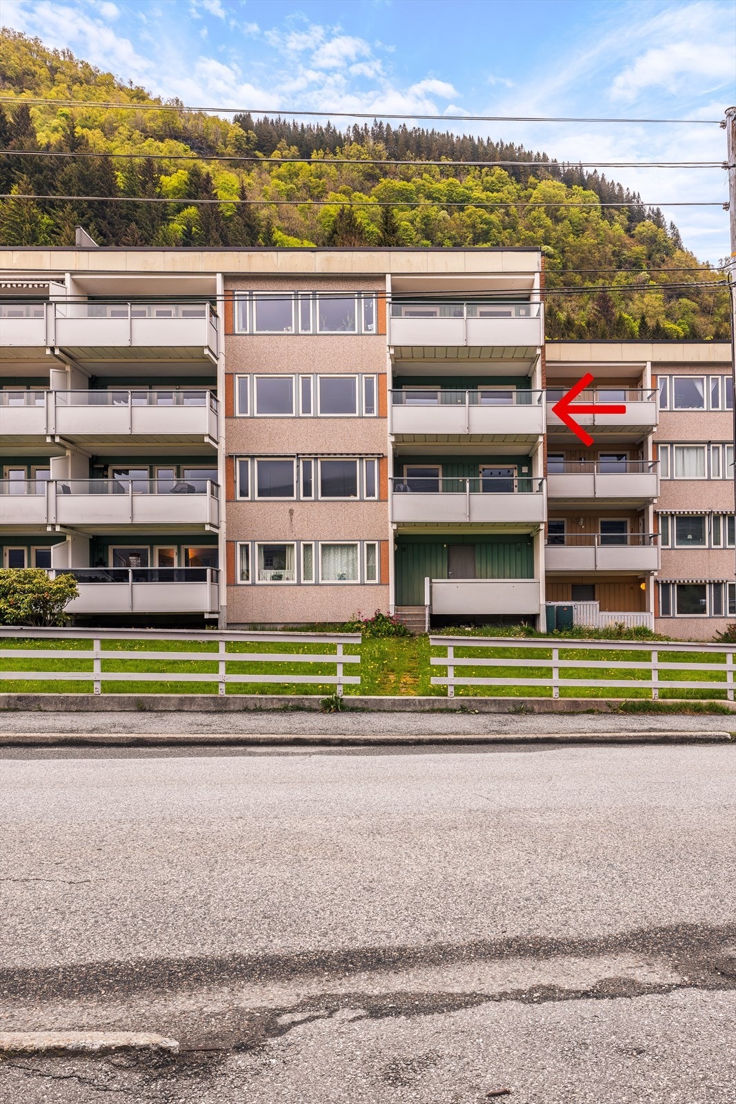 Leiligheten ligger fint til i byggets 3. etasje. Galleribilde