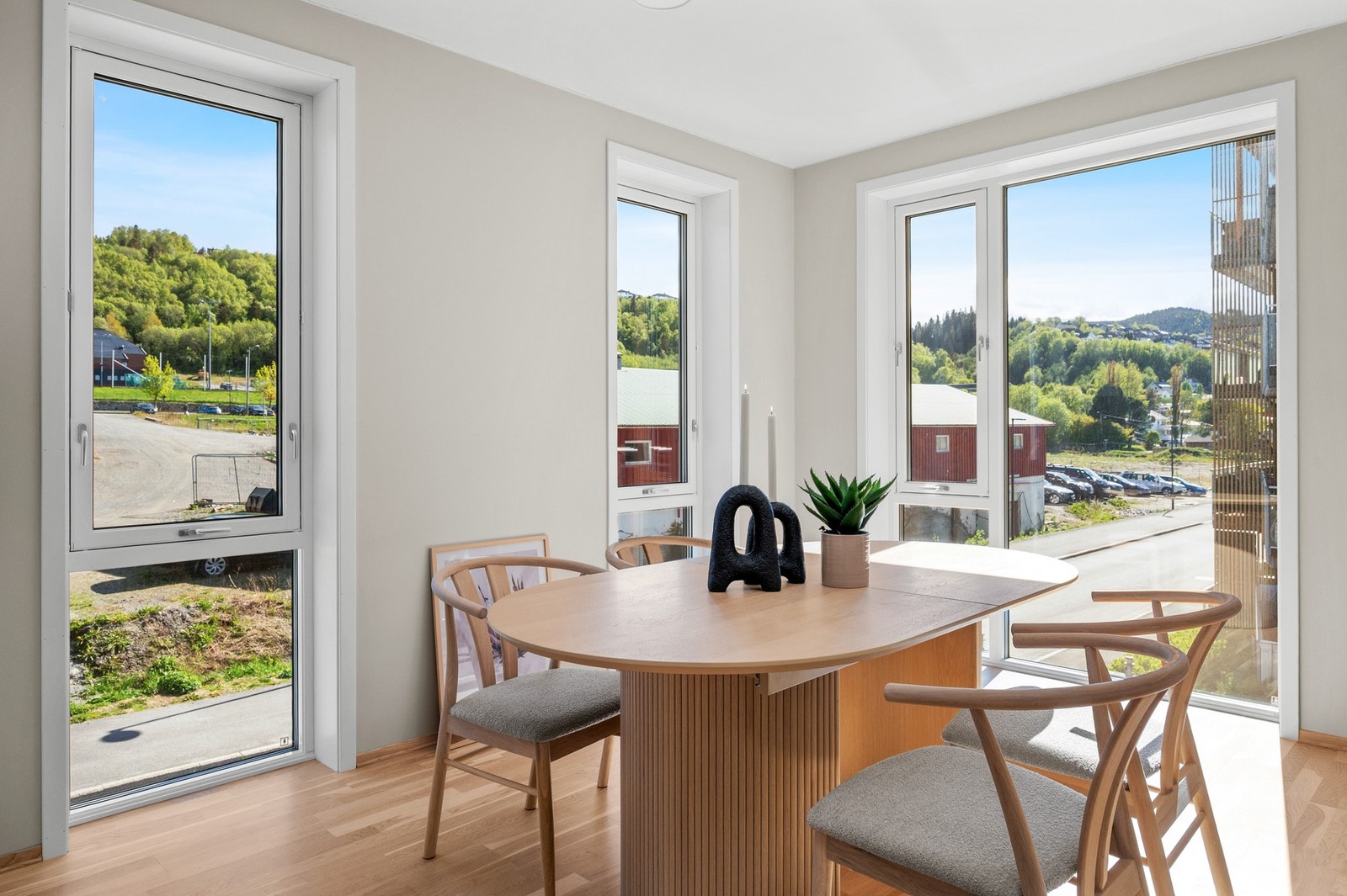 God plass til spisegruppe hvor man kan samle venner og familie for et hyggelig måltid. Galleribilde