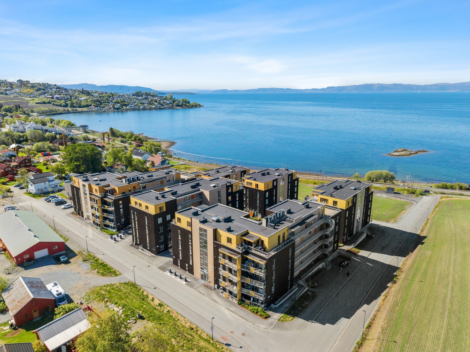 På Vikhammerstrand har du rolige omgivelser, heis og nærhet til det aller meste. Galleribilde