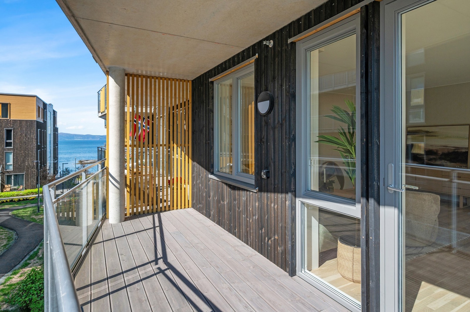 Privat vestvendt terrasse på 10 kvm. Galleribilde