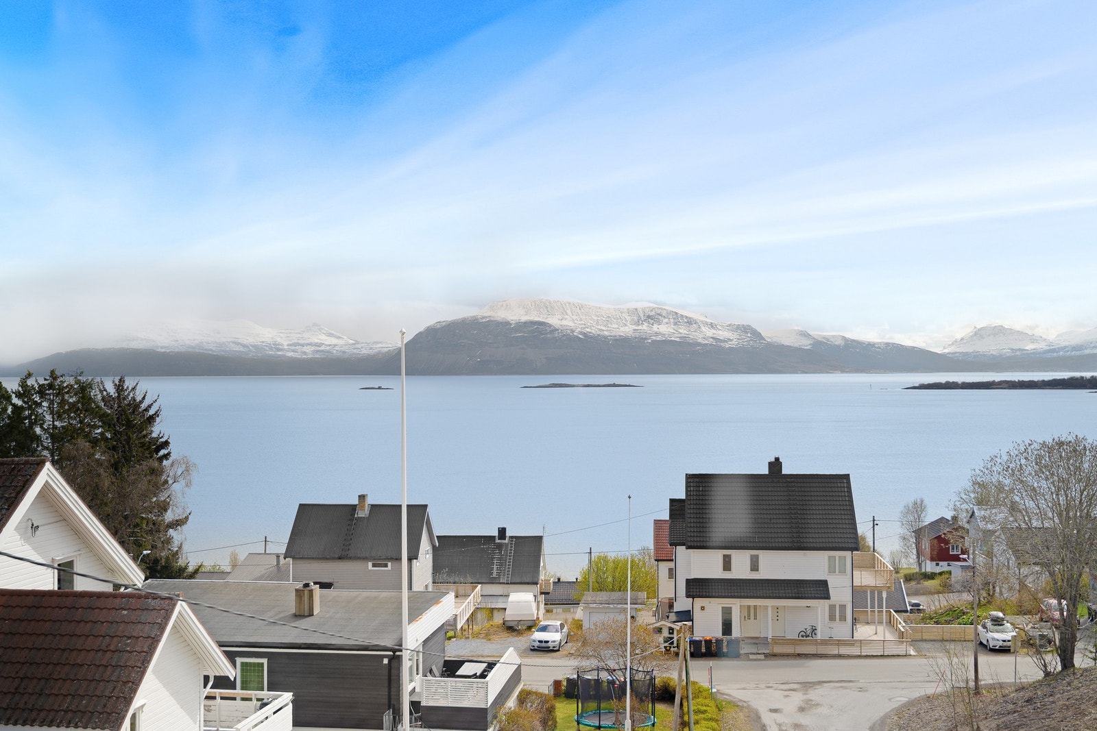 Eiendommen ligger fint til på Trondenes, med kort vei til barnehage, skole og lekeområder Galleribilde