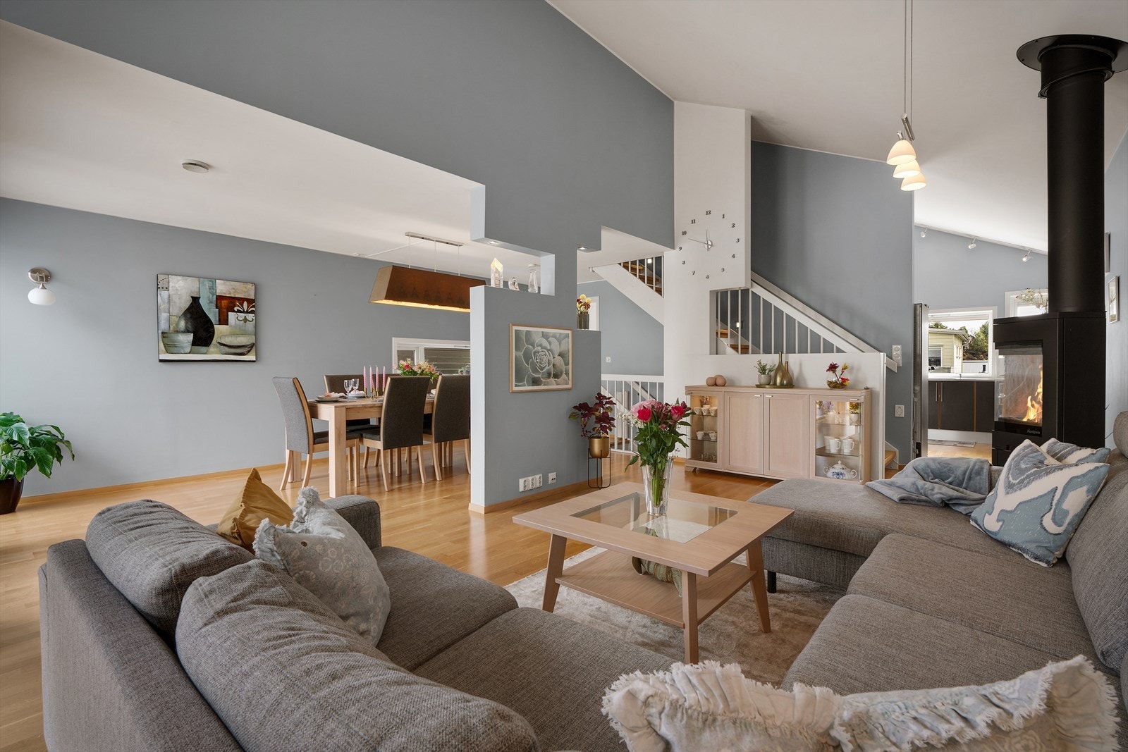 Boligen er utstyrt med balansert ventilasjon, som sikrer et sunt og godt inneklima året rundt. Galleribilde