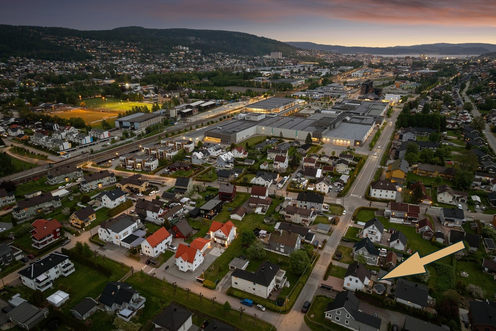 Boligen har en super beliggenhet i en rolig gate på Gulskogen, dog meget sentralt Galleribilde