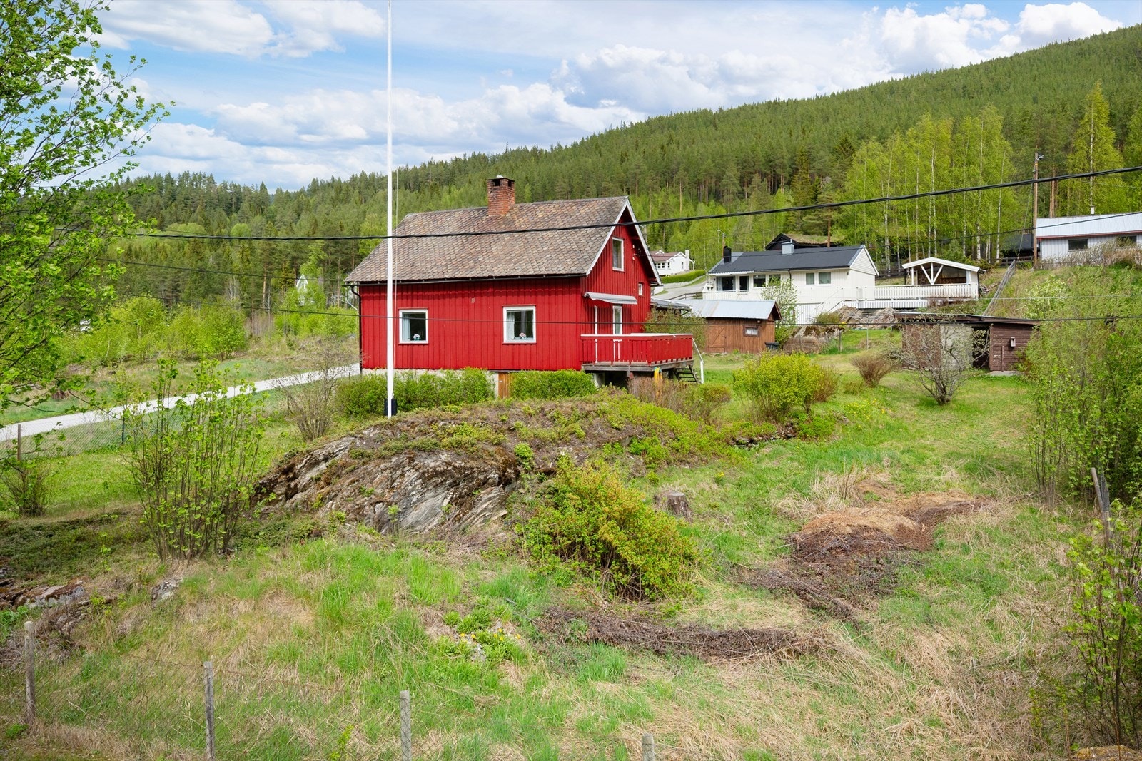Området er veletablert og rolig med gangavstand til nærbutikk og barnehage. Galleribilde