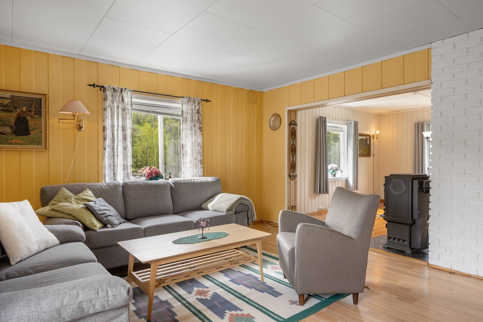 Åpen løsning mellom stue og spisestue. Galleribilde