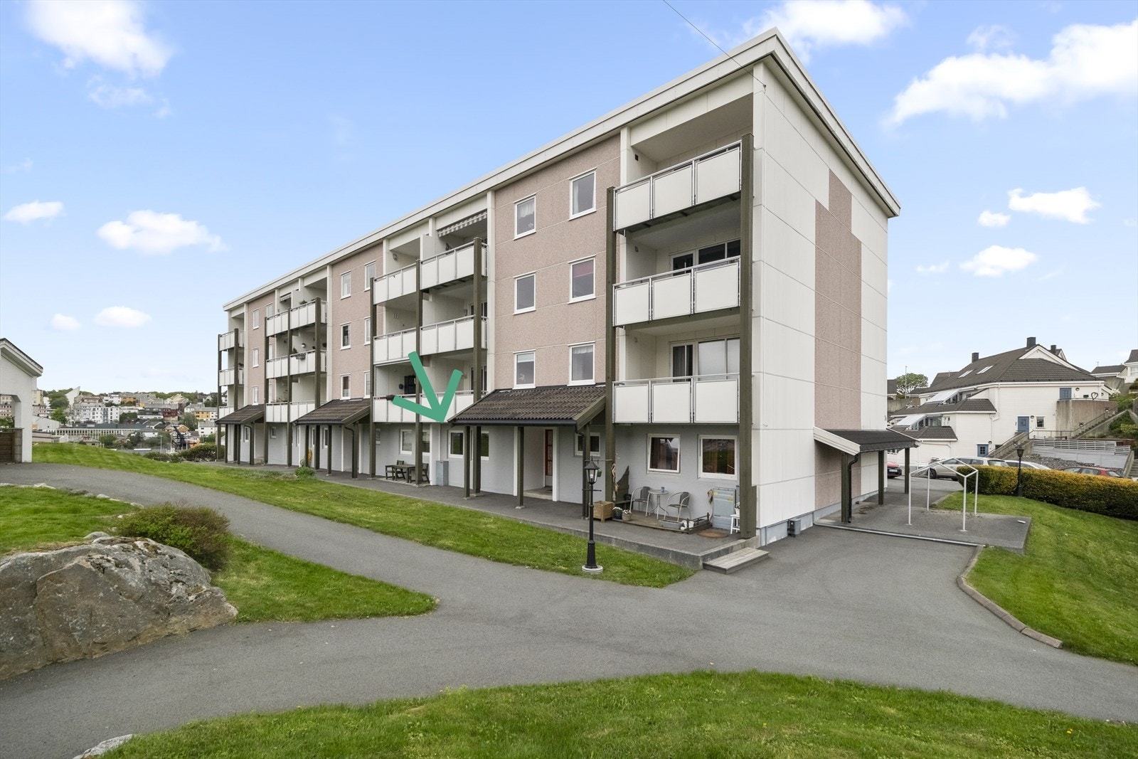 Din lokale eiendomsmegler Aleksander Faksvåg Talgø har glede av å presentere denne leiligheten i Milnveien 26. Foto: Interiørfoto AS Galleribilde