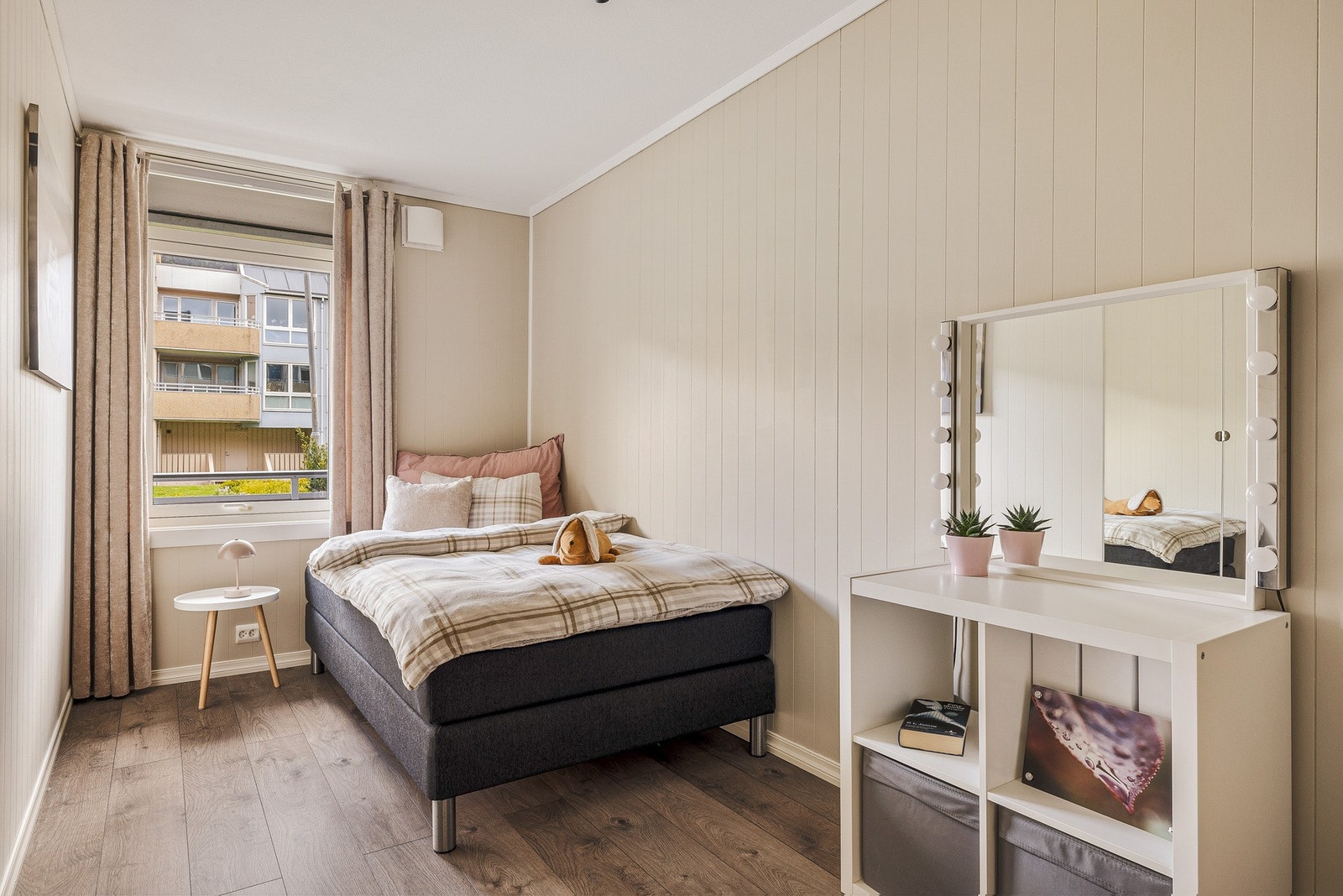 Begge soverommene gir god plass for innredning med seng, nattbord og annet passende møblement Galleribilde
