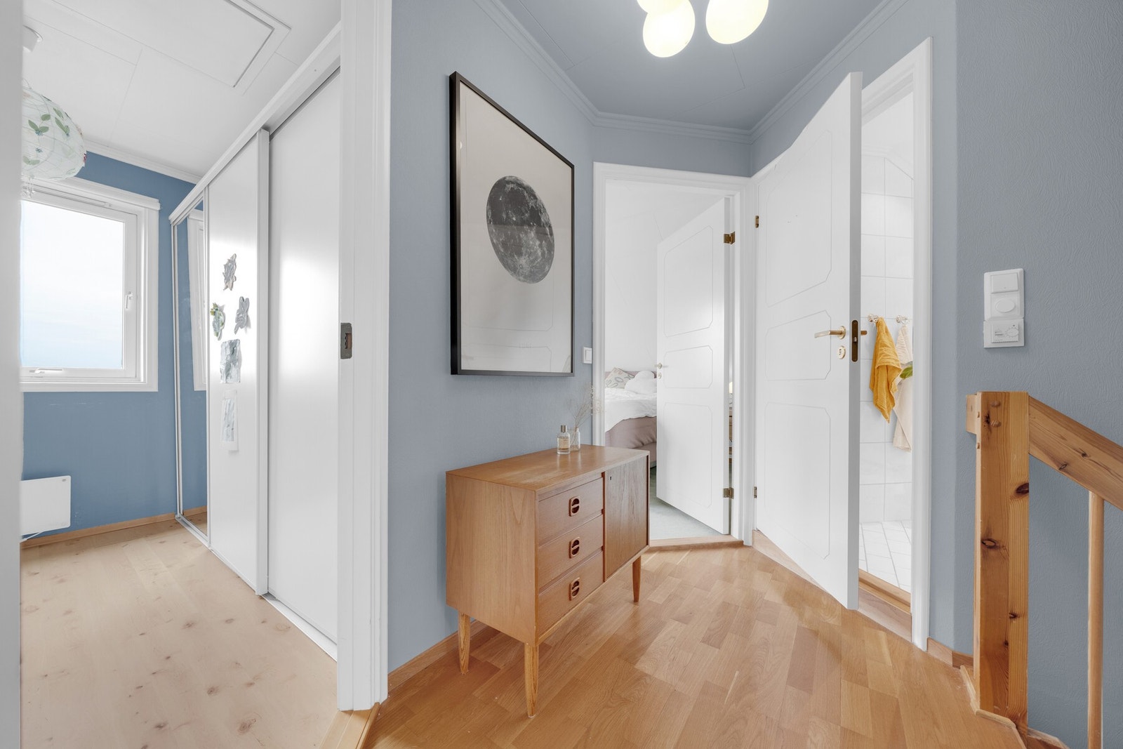 Planløsningen er god, der soverommene har enkel tilgang til badet Galleribilde