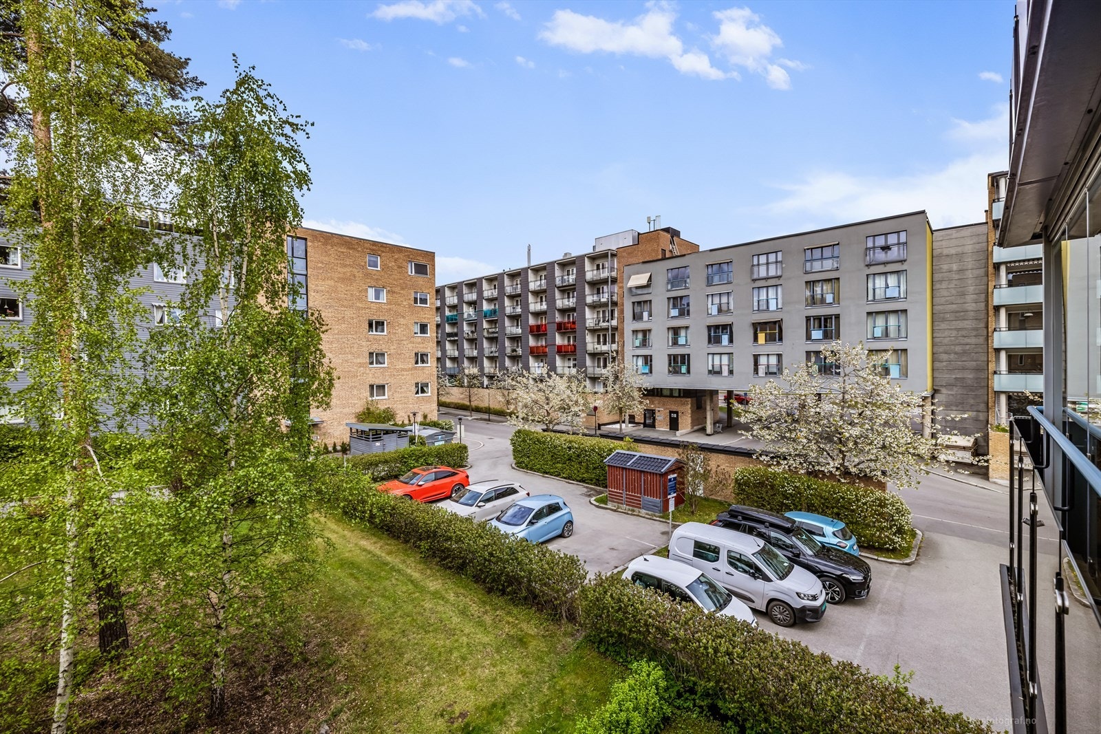 Utsikt over sameiets velholdte fellesarealer. Galleribilde