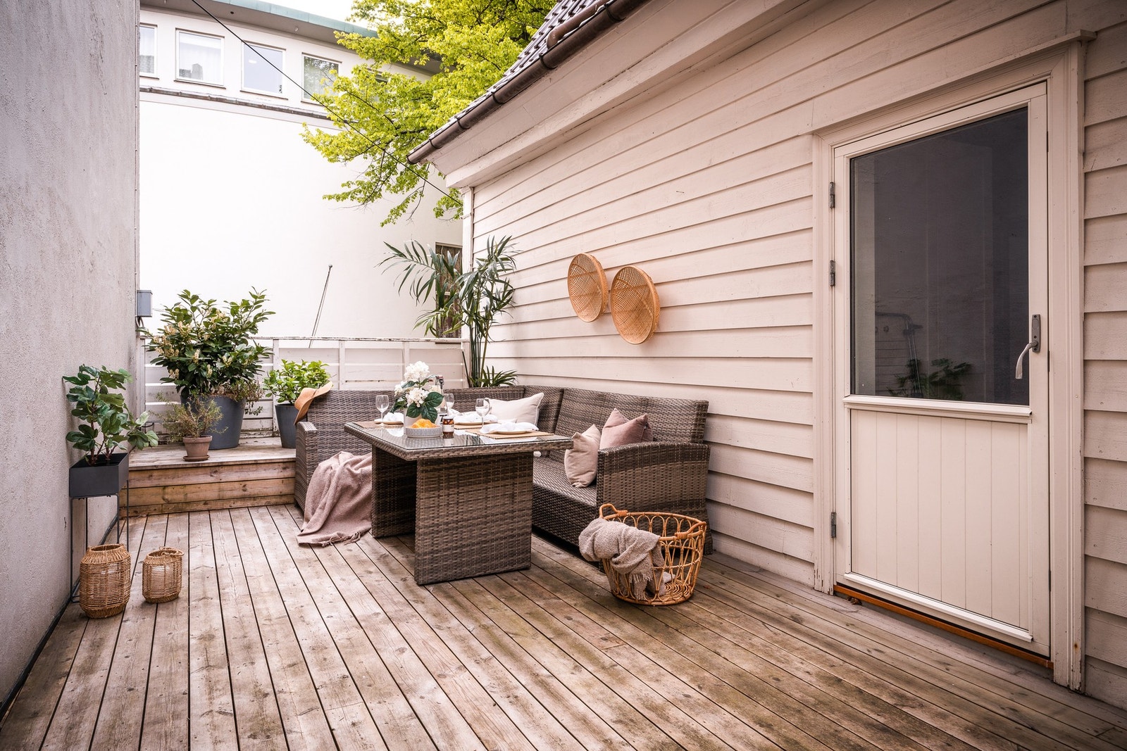 - Fra soverom nr. 2 er det tilkomst til en hyggelig felles terrasse som deles med naboleilighet - Galleribilde