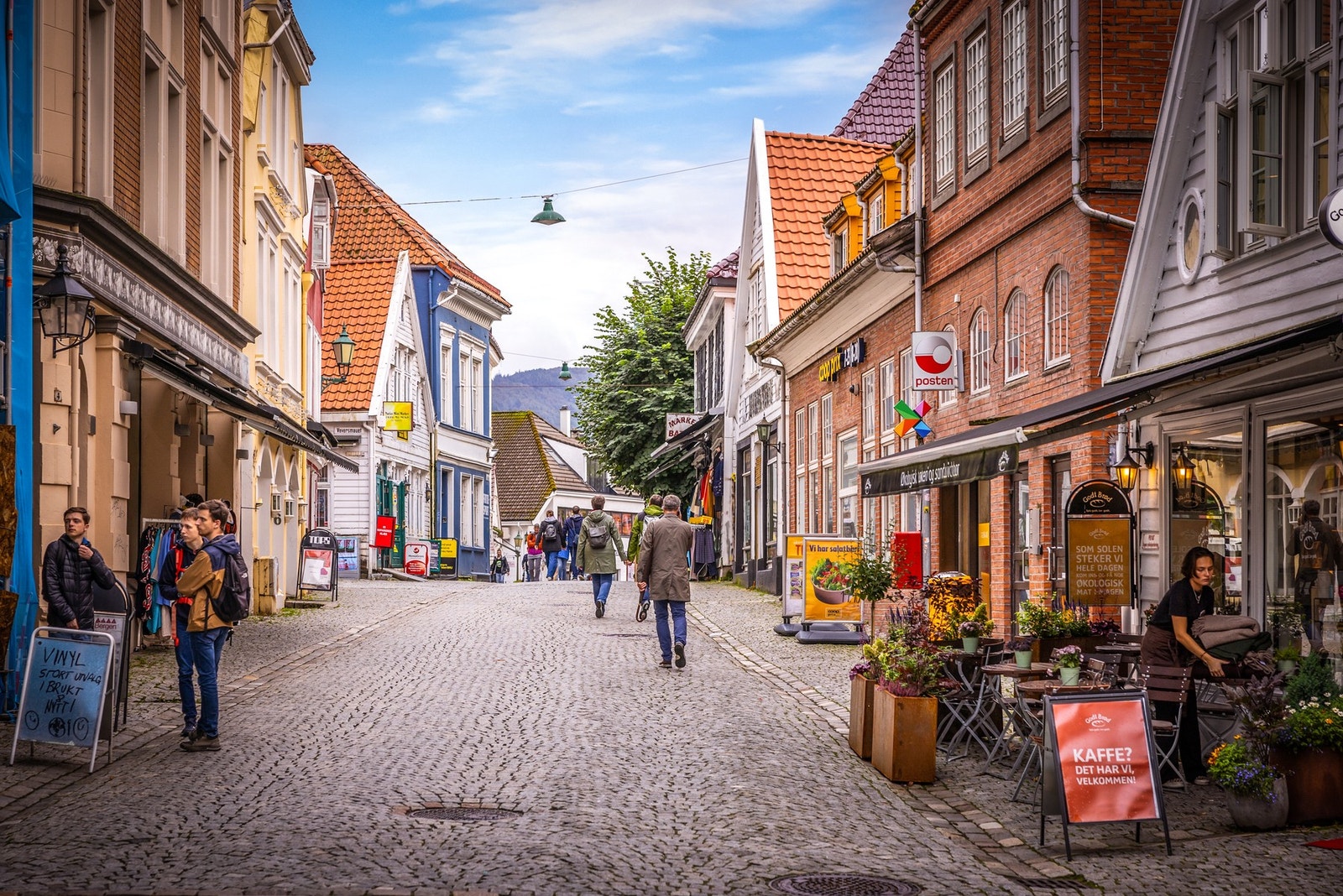 - Gågaten i Marken med koselige kaféer og butikker ligger under 5 minutters gange fra bygget - Galleribilde