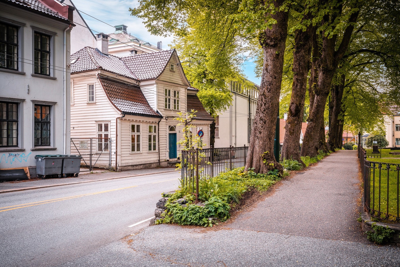 - Bygget ligger sentralt til i bykjernen - Galleribilde