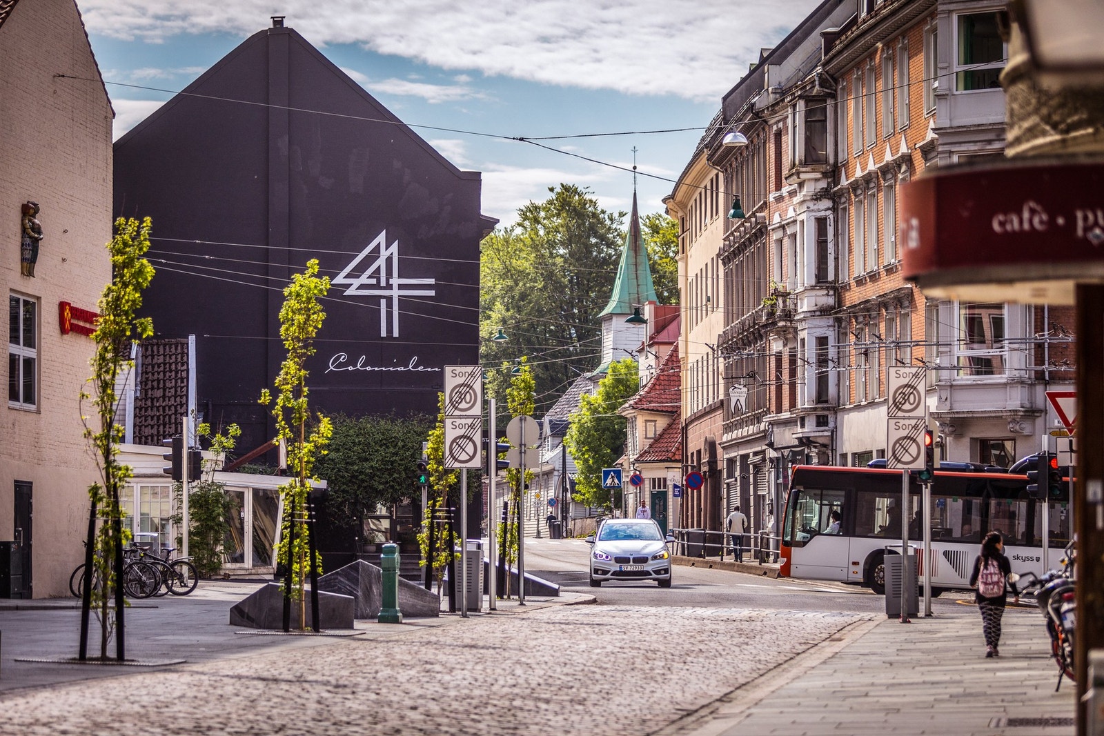 - I nærområdet finner du bussholdeplass med hyppige avganger opp til Haukeland - Galleribilde