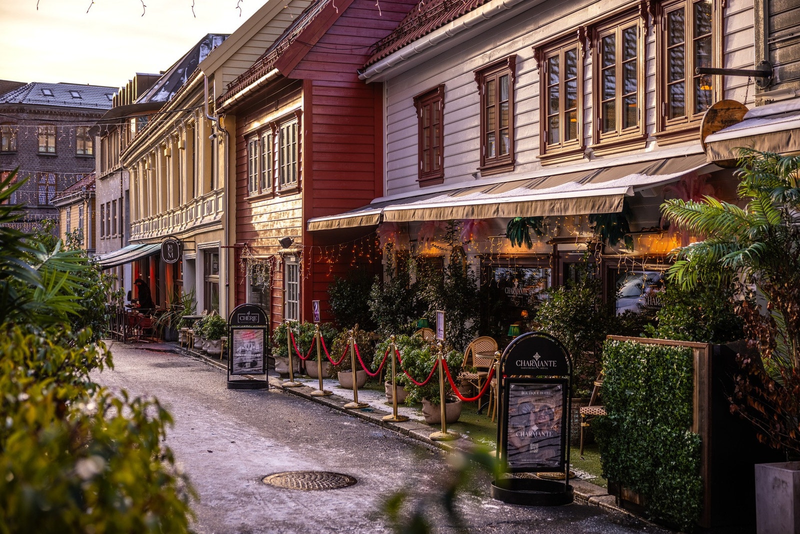 - Skostredet med populære restauranter som Brasserie Cherie ligger like ved - Galleribilde