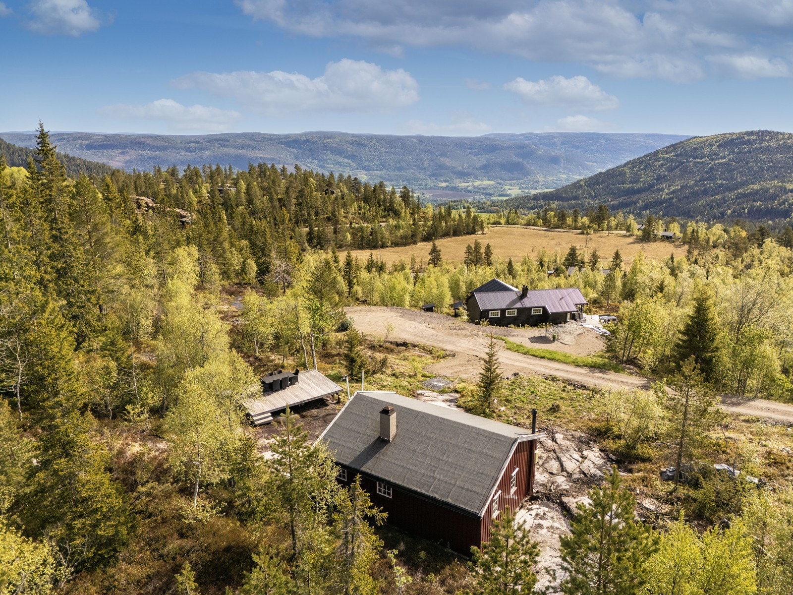 Fra eiendommen har man en flott utsikt utover dalen. Galleribilde