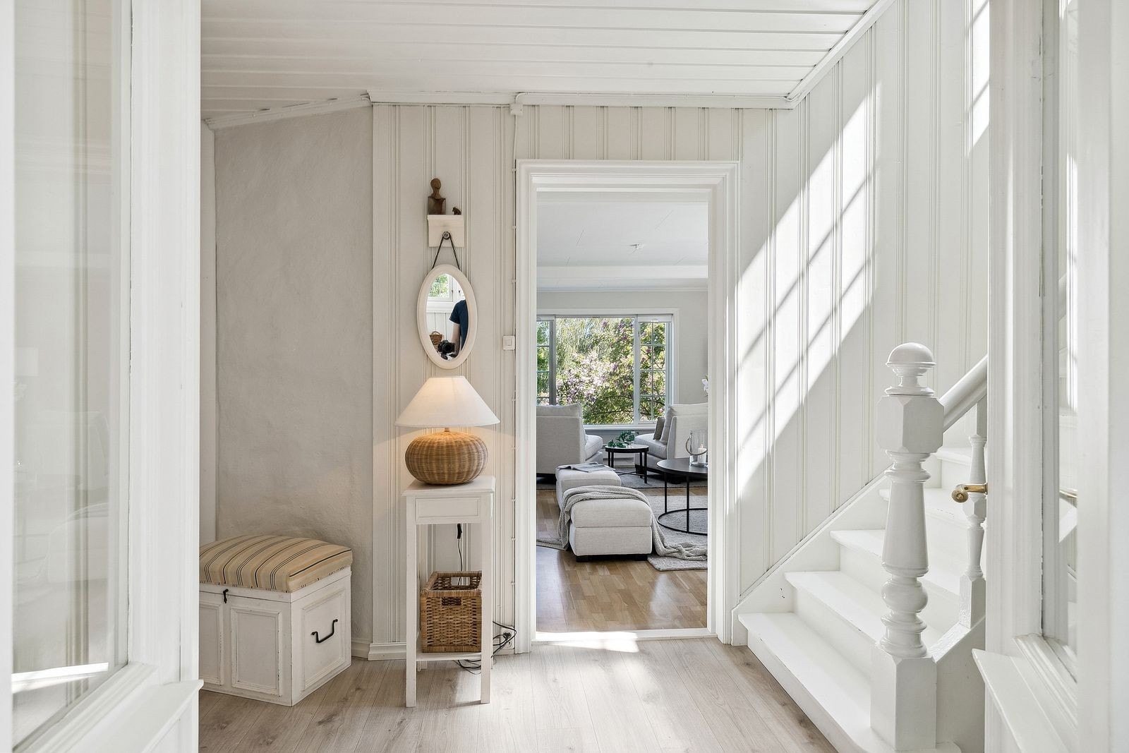 Hall med trapp til 2 etasje Galleribilde