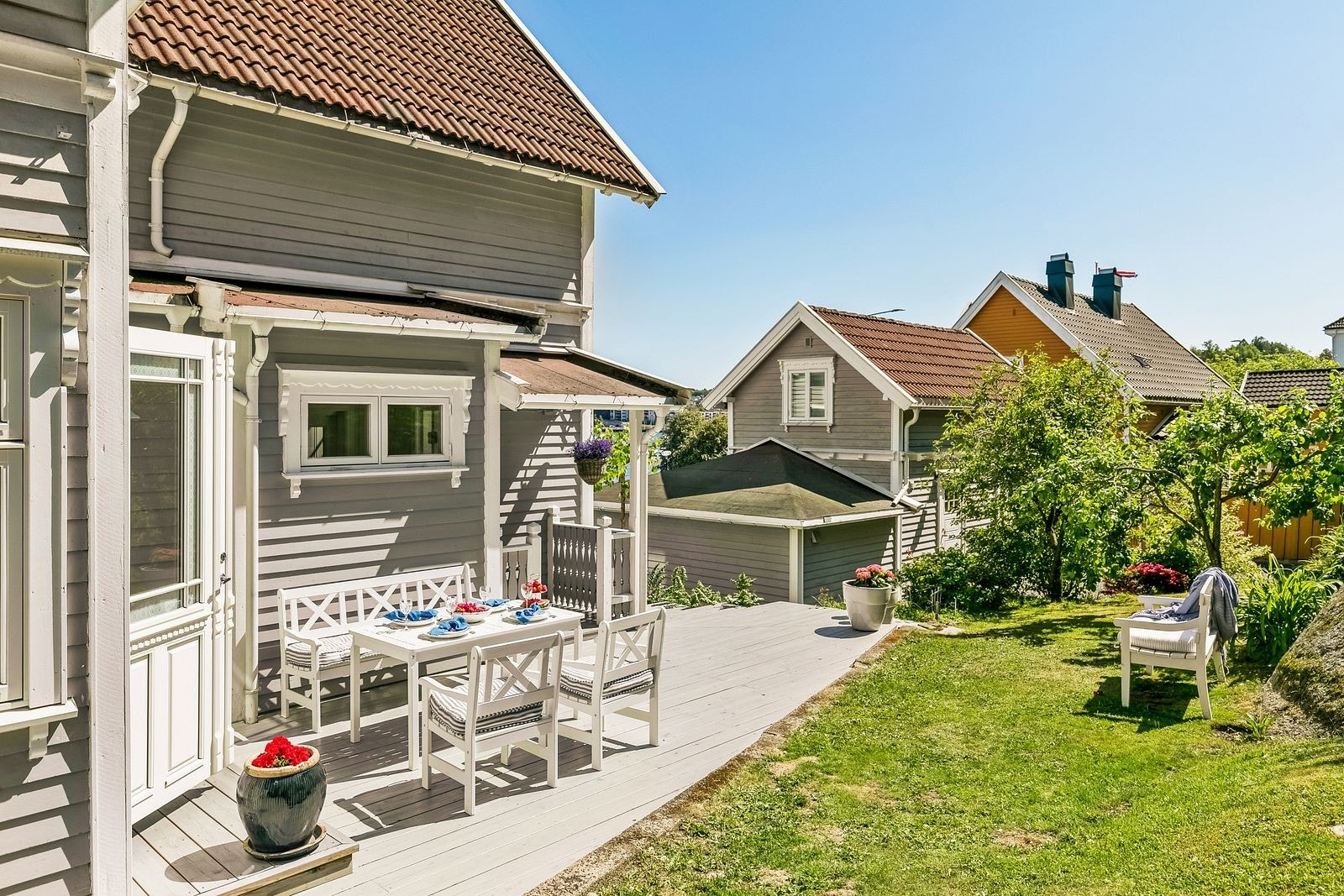 Vakker og klassisk trearkitektur. Galleribilde