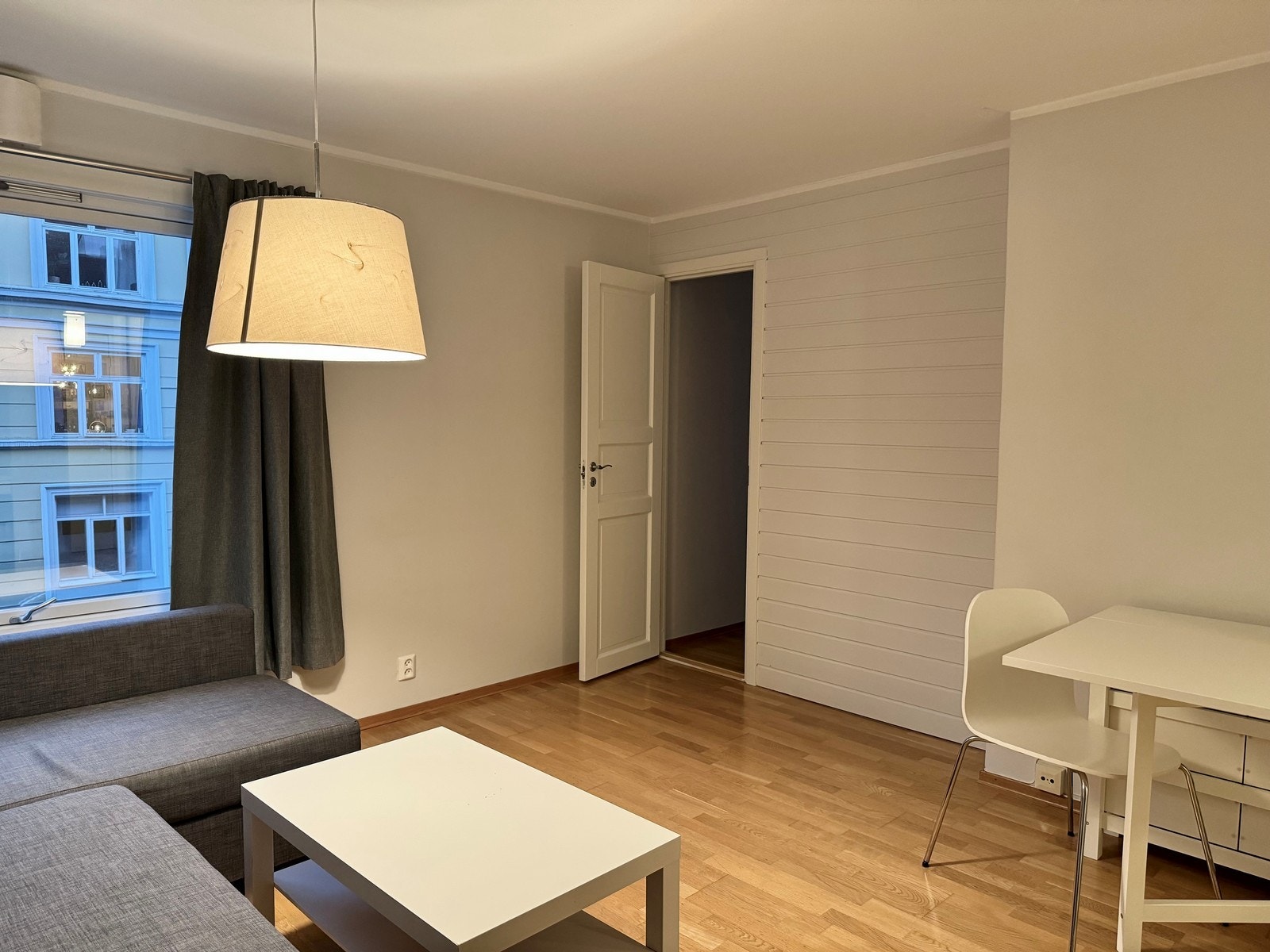 Inngang til sovealkove fra stuen. Galleribilde
