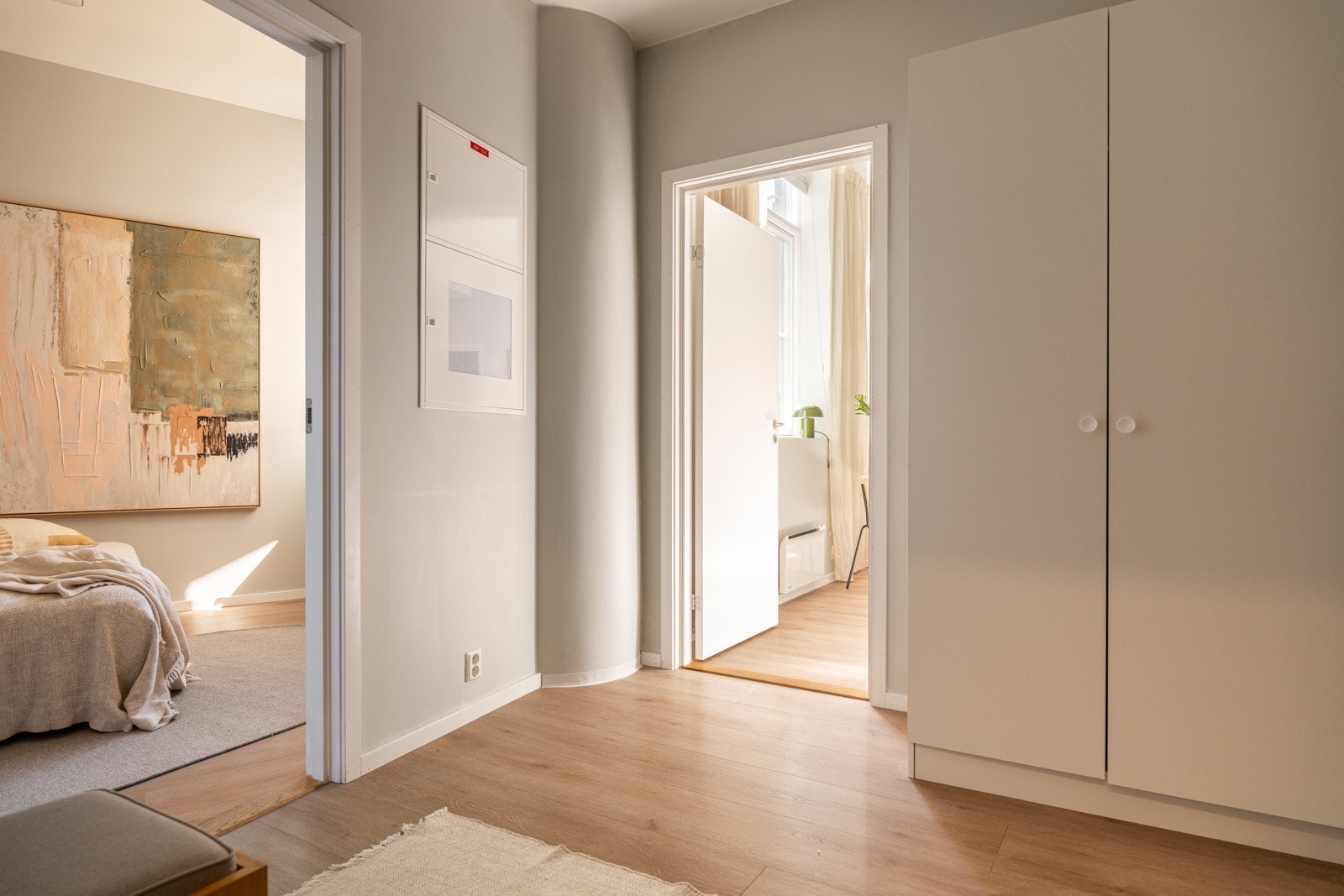 Hovedsoverommet har adkomst fra entréen. Galleribilde
