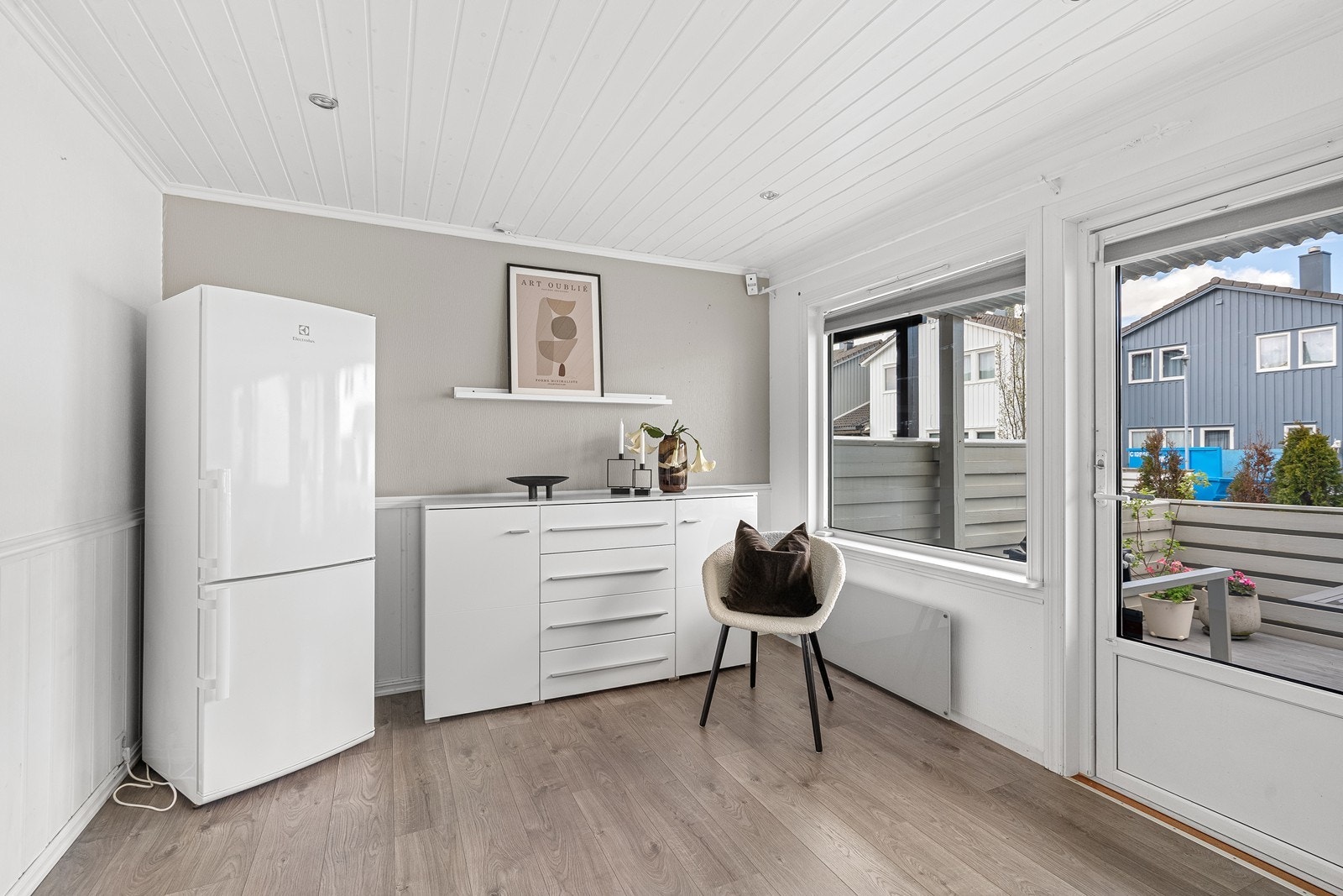Store vindusflater gir godt med dagslys Galleribilde