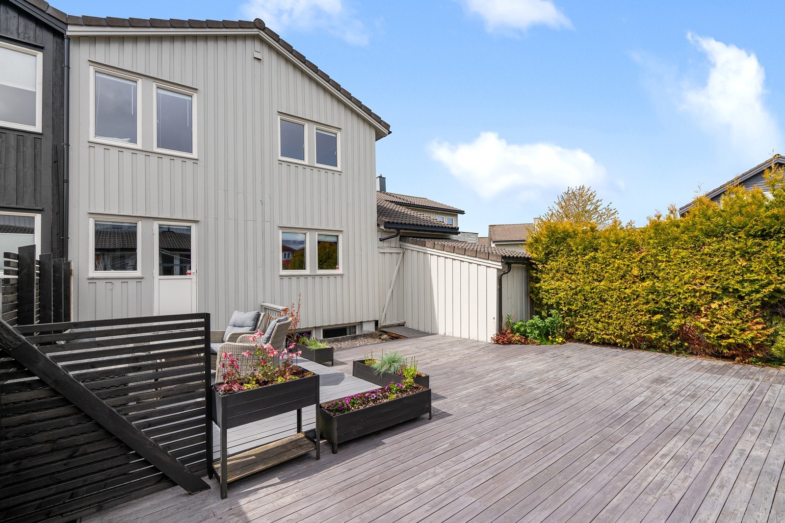 Velkommen til visning i Draugveien 43. Innholdsrik familebolig med stort solrikt og skjermet uteområde. Galleribilde