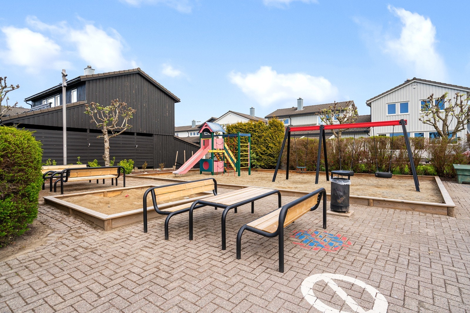 Barnevennlig fellesområde med lekeplass Galleribilde