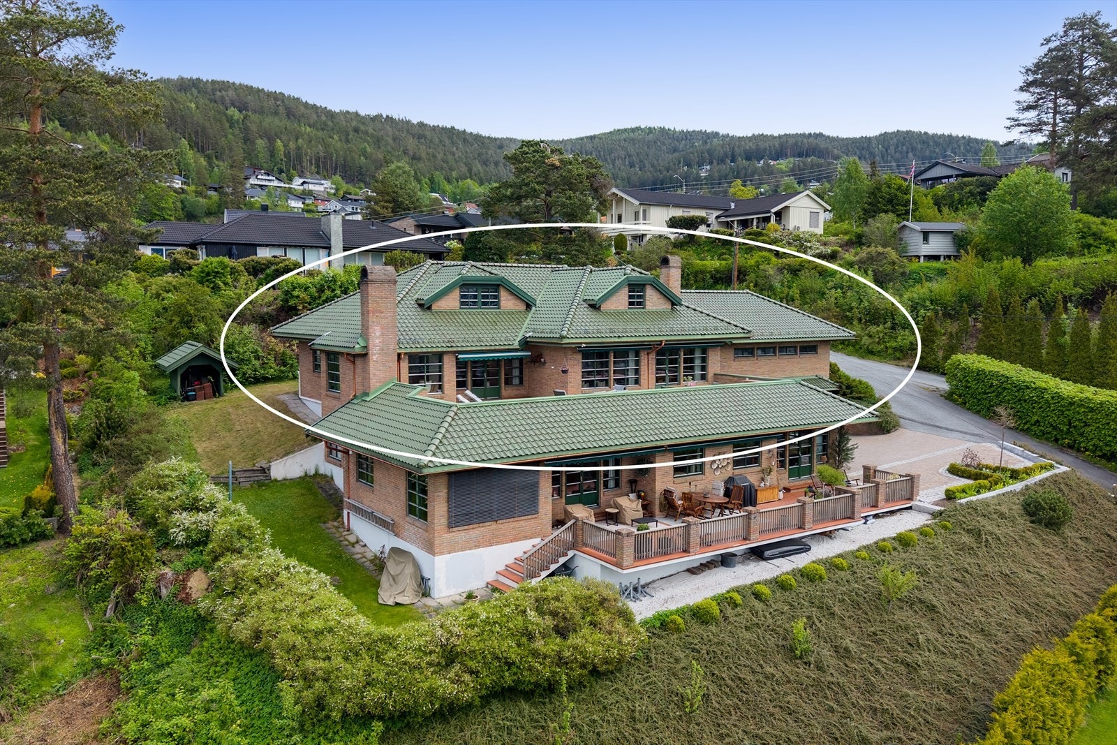 Nordvik Drammen Krokstadelva - Unik halvpart av tomannsbolig o/2 plan - Nydelige uteområder - 4 soverom- 3 bad - Dobbeltgarasje - Mulighet for utleie L