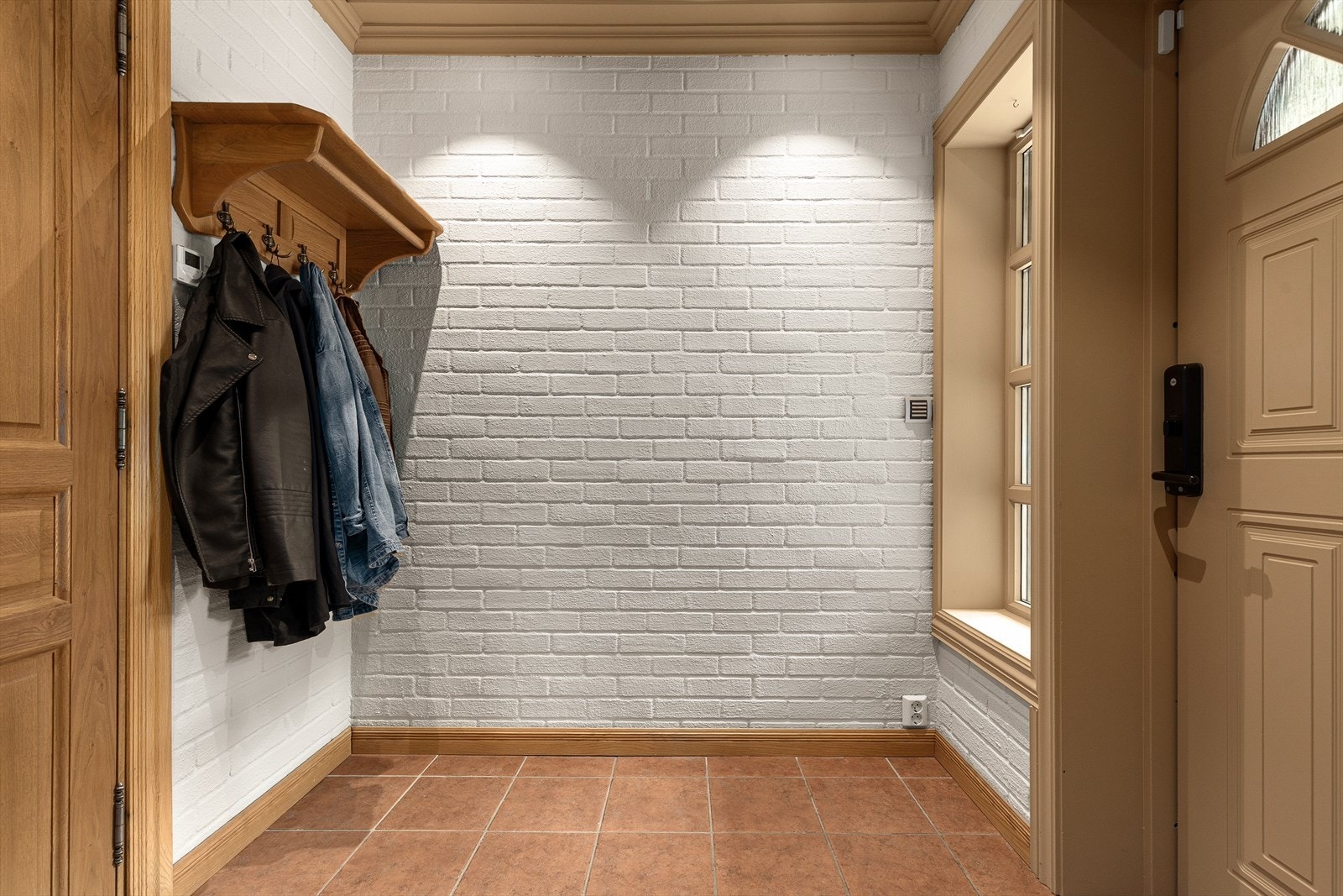 Hall nr 2 med praktisk kodelås tilknyttet alarmsystem Galleribilde